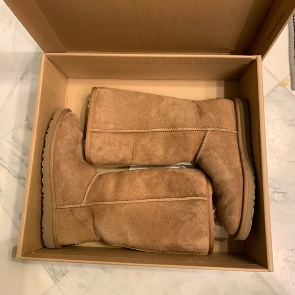 Size 6 Tall Ugg Tan Boots - Picture 3 of 15